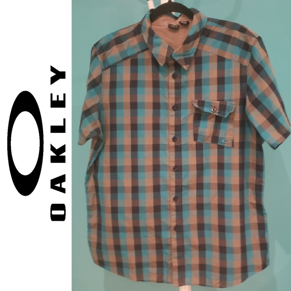 Oakley Blue Grey Short Sleeve Button Down Shirt